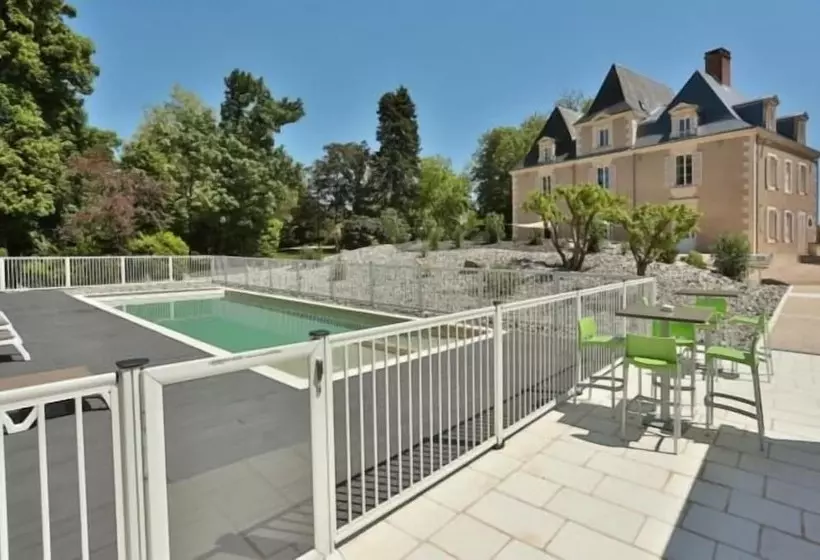 ホテル Hôtel & Restaurant   Le Manoir Des Cèdres   Piscine Chauffée Et Climatisation