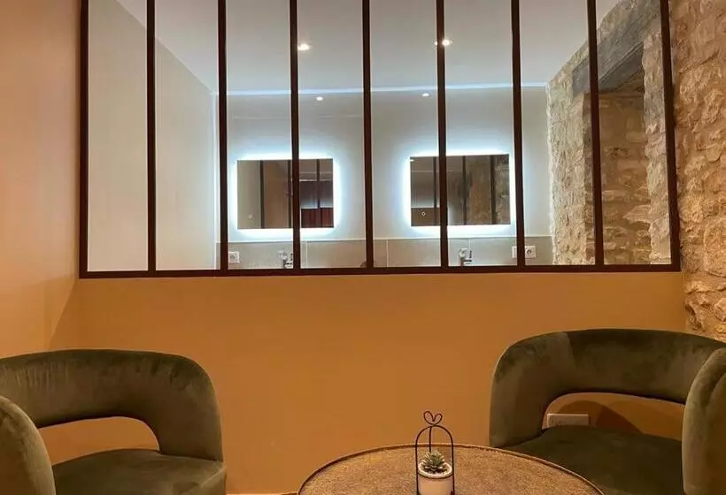 ホテル Hôtel & Restaurant   Le Manoir Des Cèdres   Piscine Chauffée Et Climatisation