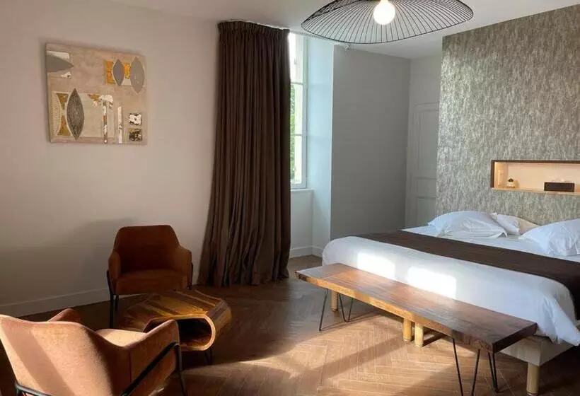 ホテル Hôtel & Restaurant   Le Manoir Des Cèdres   Piscine Chauffée Et Climatisation