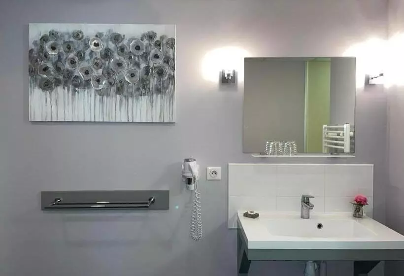 ホテル Hôtel & Restaurant   Le Manoir Des Cèdres   Piscine Chauffée Et Climatisation