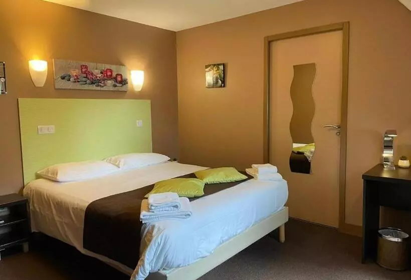 ホテル Hôtel & Restaurant   Le Manoir Des Cèdres   Piscine Chauffée Et Climatisation