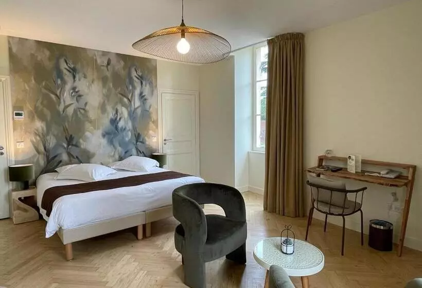 ホテル Hôtel & Restaurant   Le Manoir Des Cèdres   Piscine Chauffée Et Climatisation