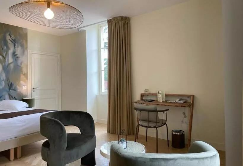 ホテル Hôtel & Restaurant   Le Manoir Des Cèdres   Piscine Chauffée Et Climatisation