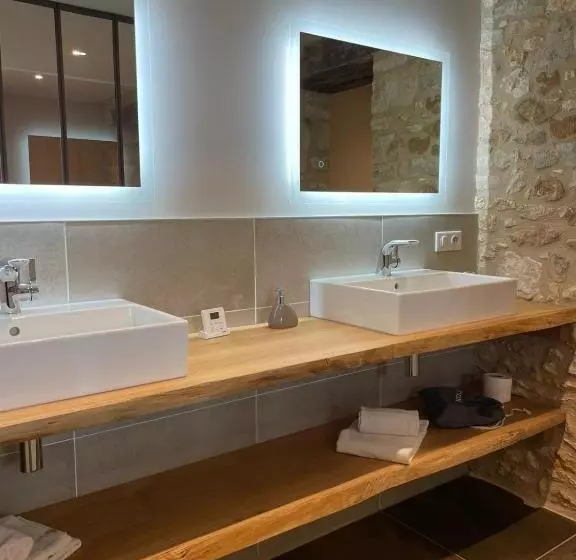 ホテル Hôtel & Restaurant   Le Manoir Des Cèdres   Piscine Chauffée Et Climatisation