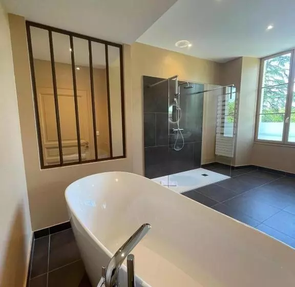 ホテル Hôtel & Restaurant   Le Manoir Des Cèdres   Piscine Chauffée Et Climatisation