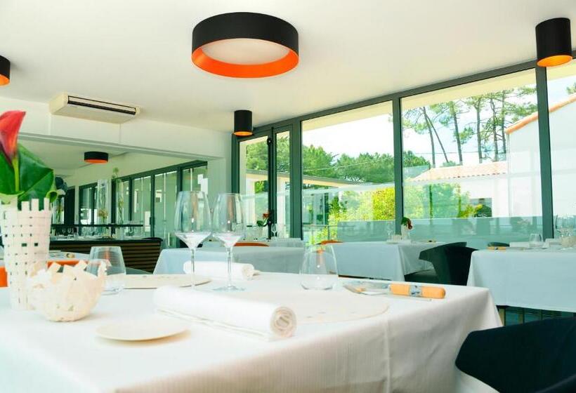 ホテル Hôtel Restaurant L Aquarelle