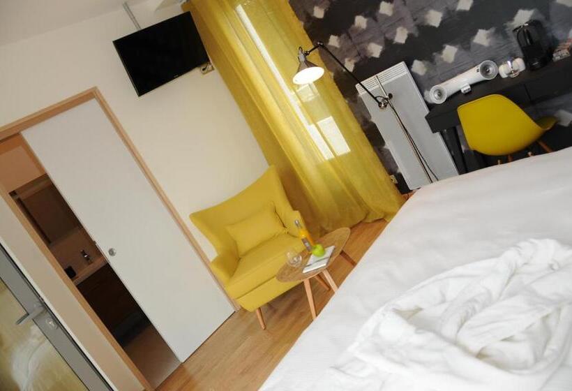 ホテル Hôtel Restaurant L Aquarelle