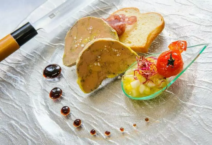 ホテル Hôtel Restaurant La Couronne