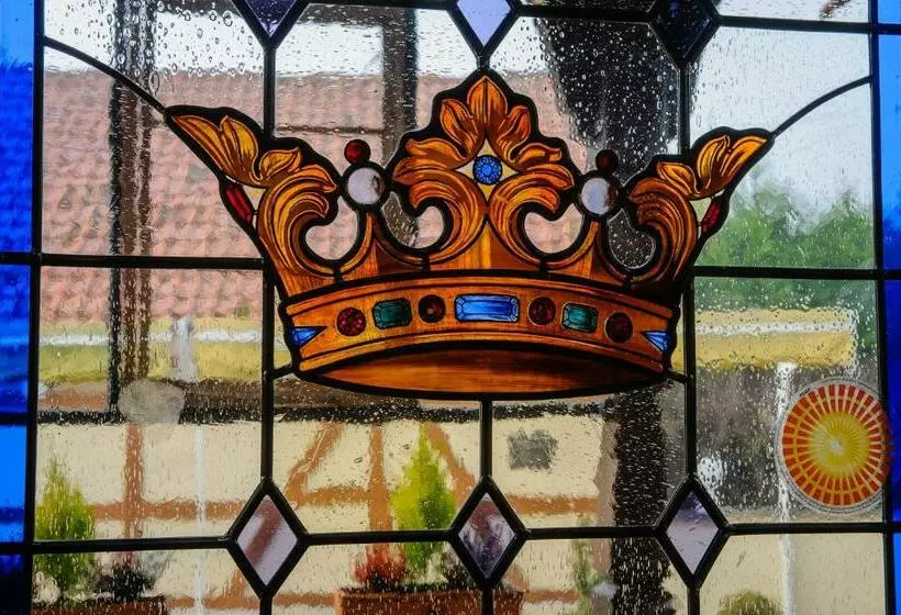 ホテル Hôtel Restaurant La Couronne