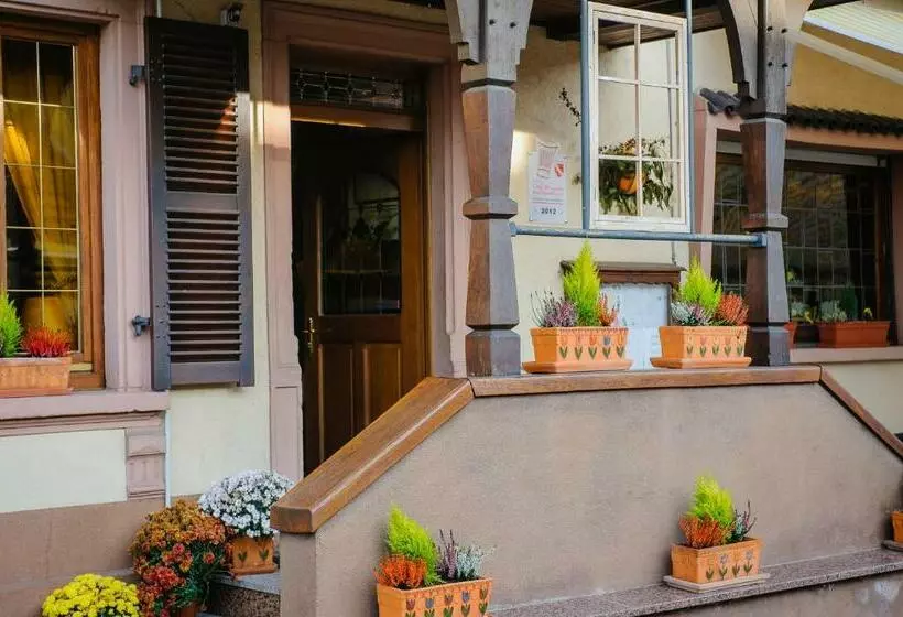 ホテル Hôtel Restaurant La Couronne