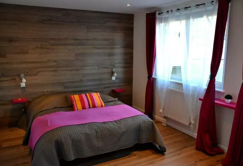 ホテル Hôtel Restaurant La Couronne