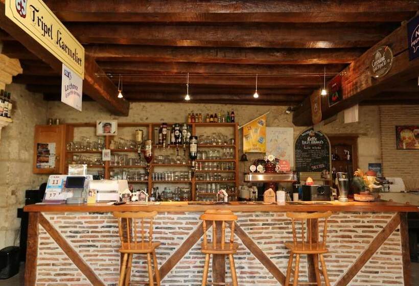 Отель Le Relais Du Chateau