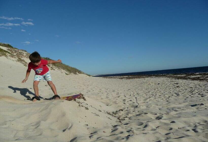 Мотель Centrebreak Beach Stay