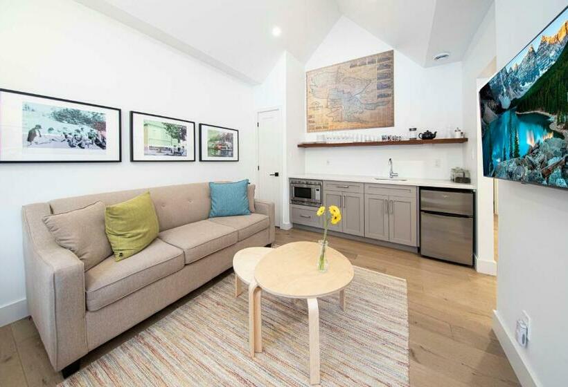 膳宿费 Newsroom Suites