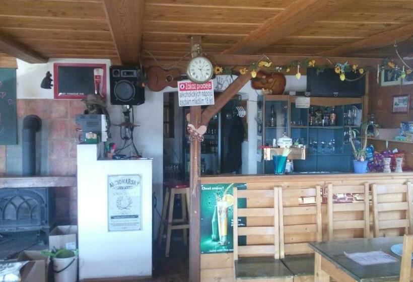 旅馆 Country Club Konírna