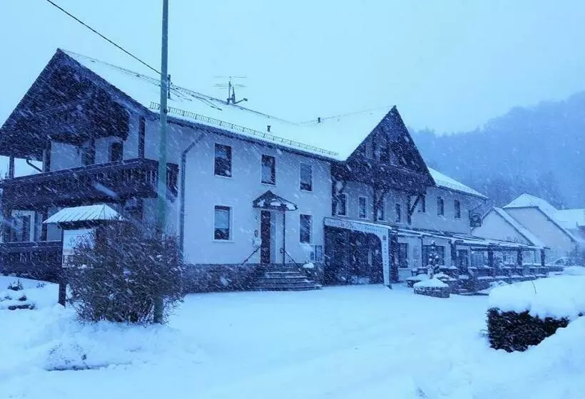 Retkeilymaja Restaurant   Pension Im Pfenn