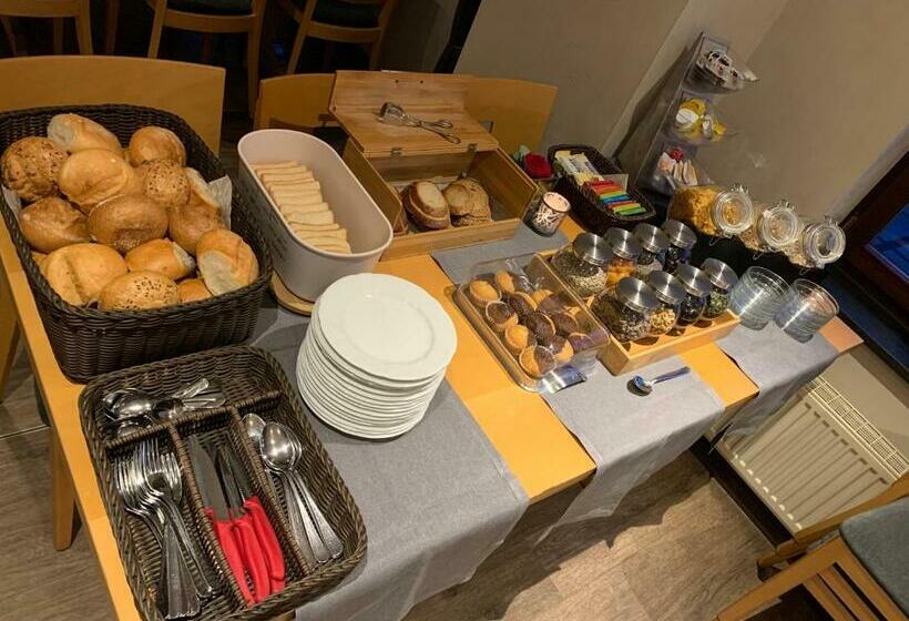 הוסטל Restaurant   Pension Im Pfenn