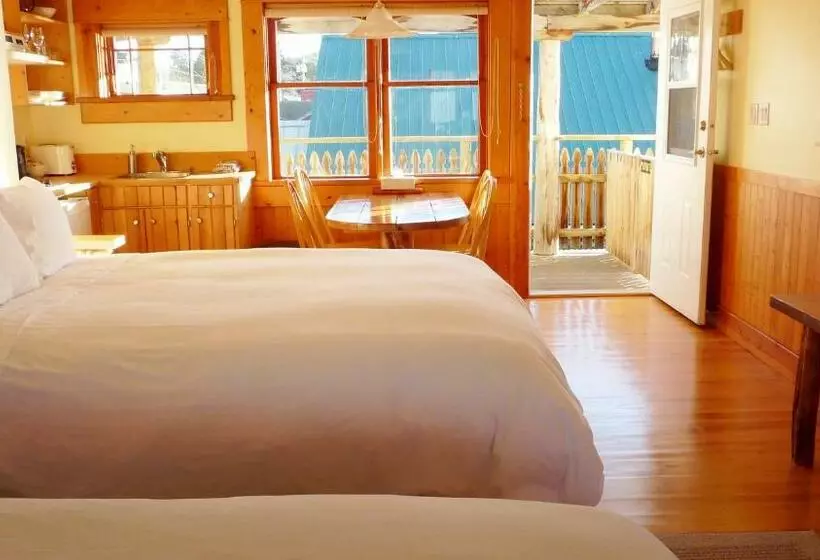 Retkeilymaja Seine Boat Inn