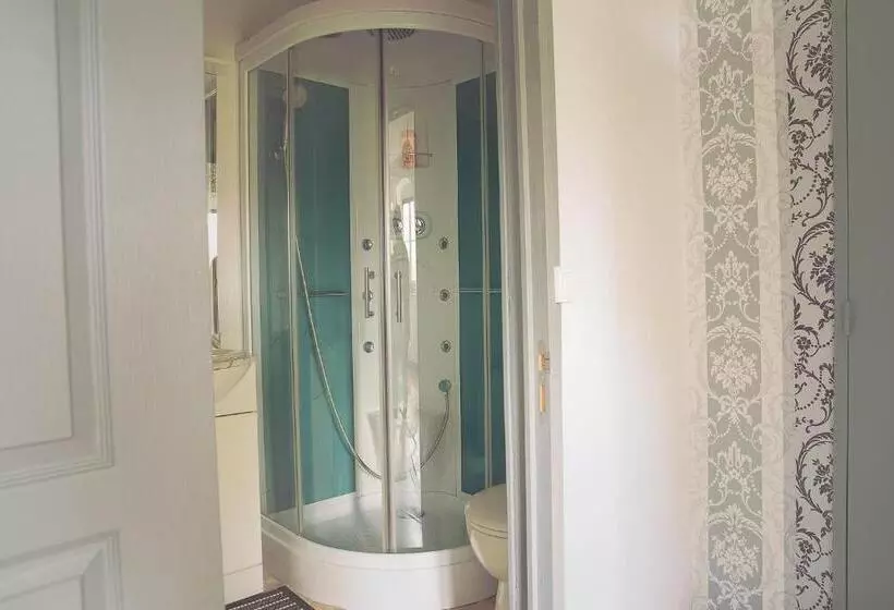 Aamiaismajoitus (B&B) Chateau De Grosfy