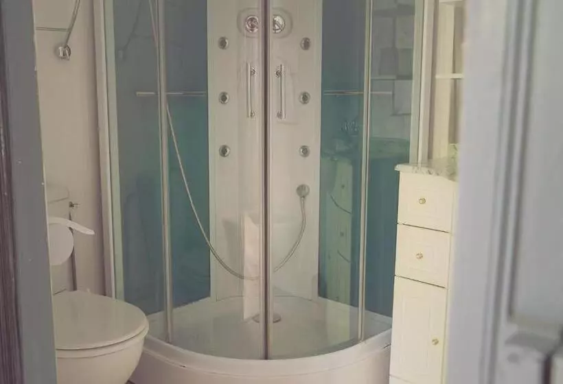 Aamiaismajoitus (B&B) Chateau De Grosfy