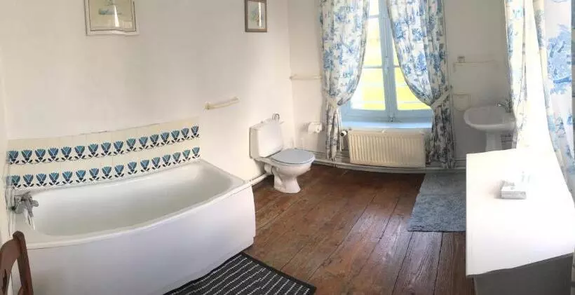 Aamiaismajoitus (B&B) Chateau De Grosfy