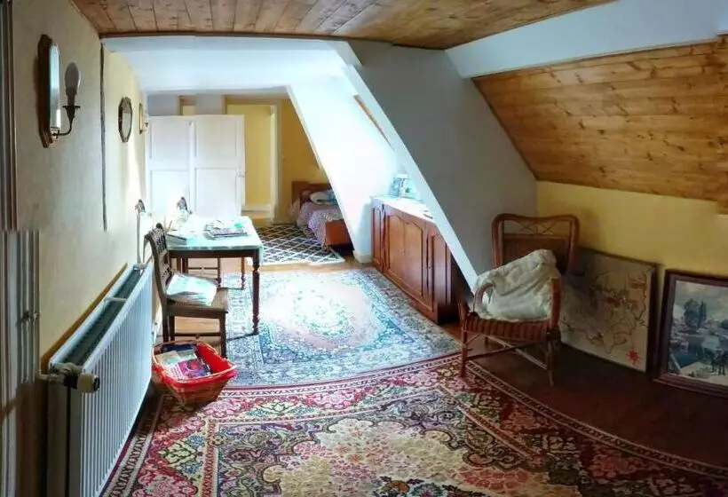 Aamiaismajoitus (B&B) Chateau De Grosfy