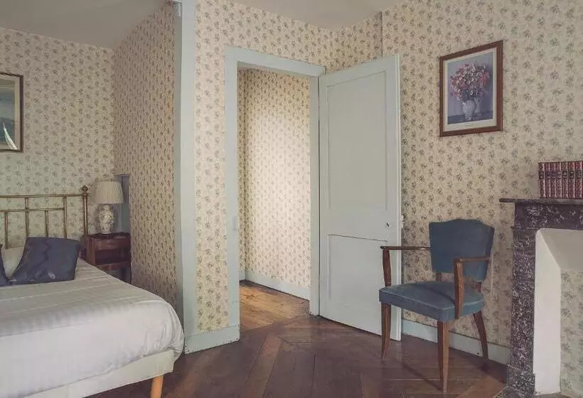 Aamiaismajoitus (B&B) Chateau De Grosfy