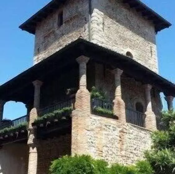 Aamiaismajoitus (B&B) La Torre Medioevale