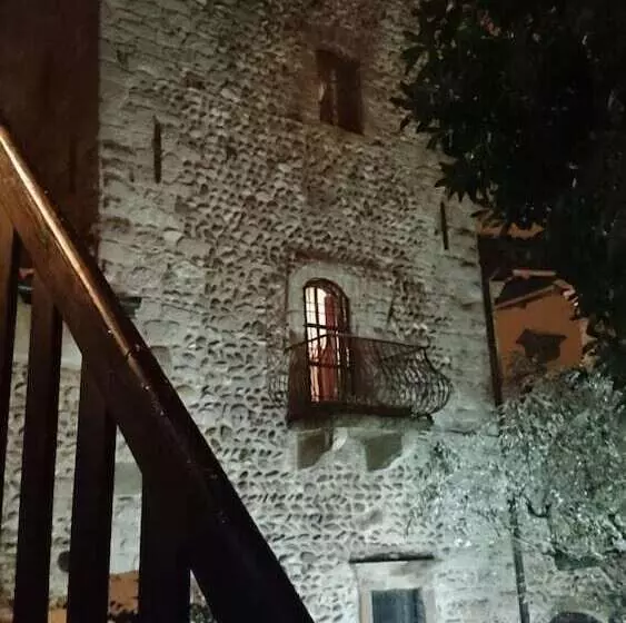 Aamiaismajoitus (B&B) La Torre Medioevale