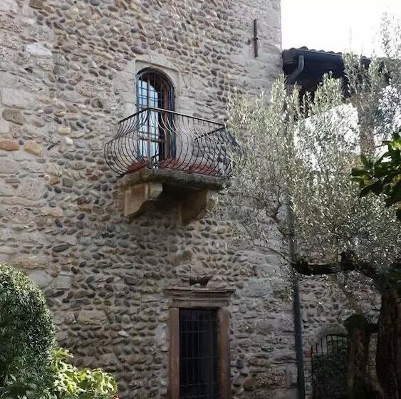 Aamiaismajoitus (B&B) La Torre Medioevale