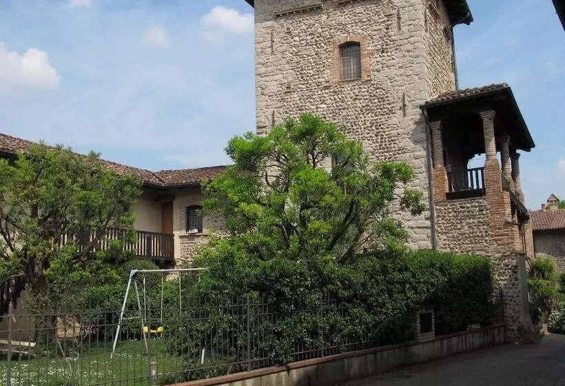 Aamiaismajoitus (B&B) La Torre Medioevale