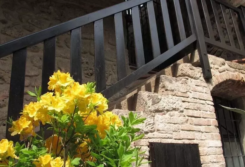 Aamiaismajoitus (B&B) La Torre Medioevale