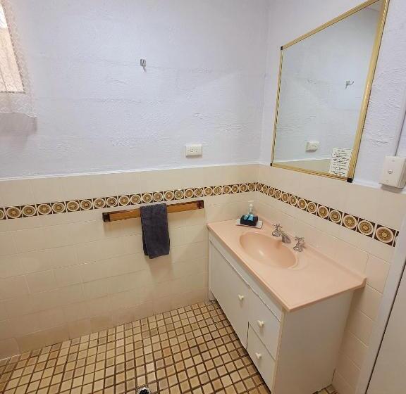 Boyne Island Motel And Villas