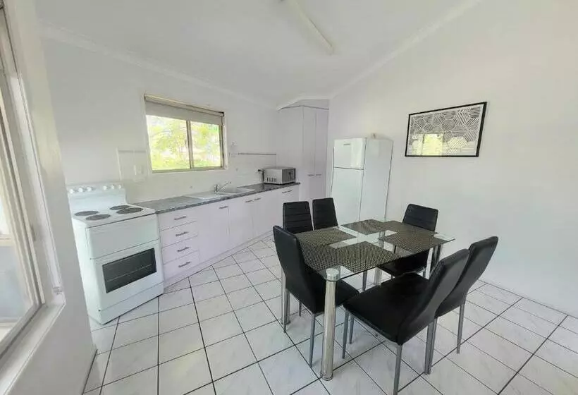 Boyne Island Motel And Villas