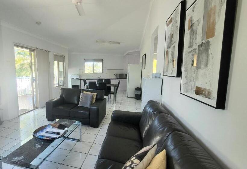 Boyne Island Motel And Villas