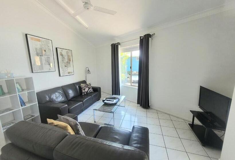 Boyne Island Motel And Villas