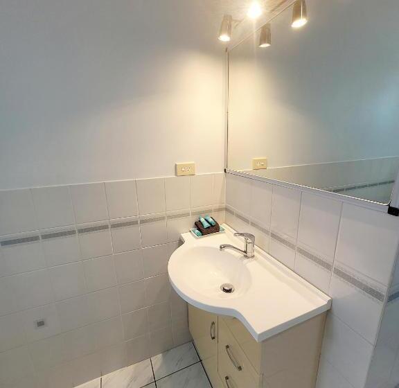 Boyne Island Motel And Villas