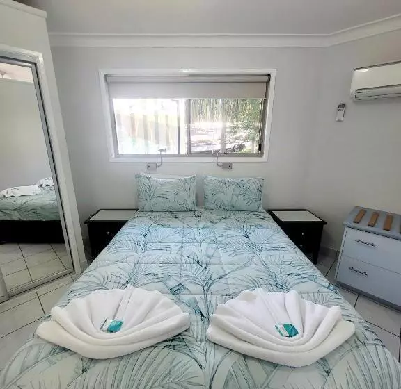 Boyne Island Motel And Villas