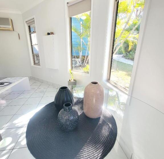 Boyne Island Motel And Villas