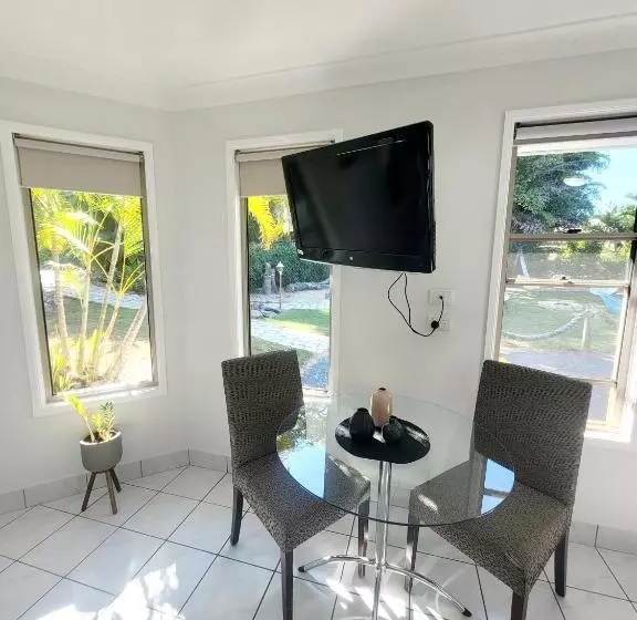 Boyne Island Motel And Villas