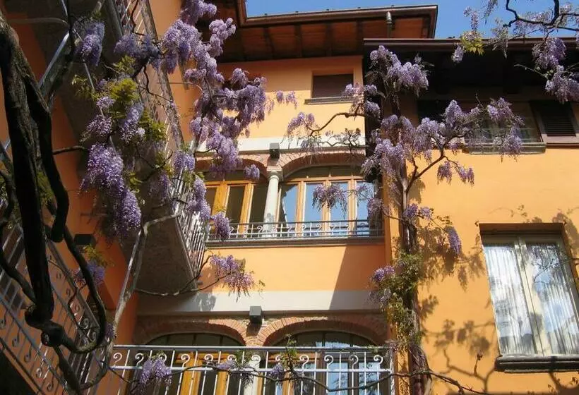 Hotelli Albergo Esposito