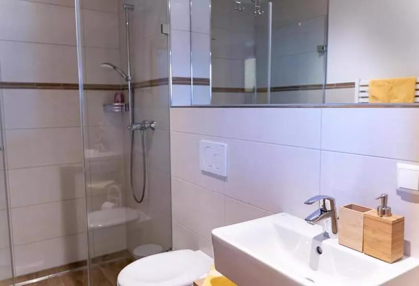 Hotelli & Chalets Lampllehen