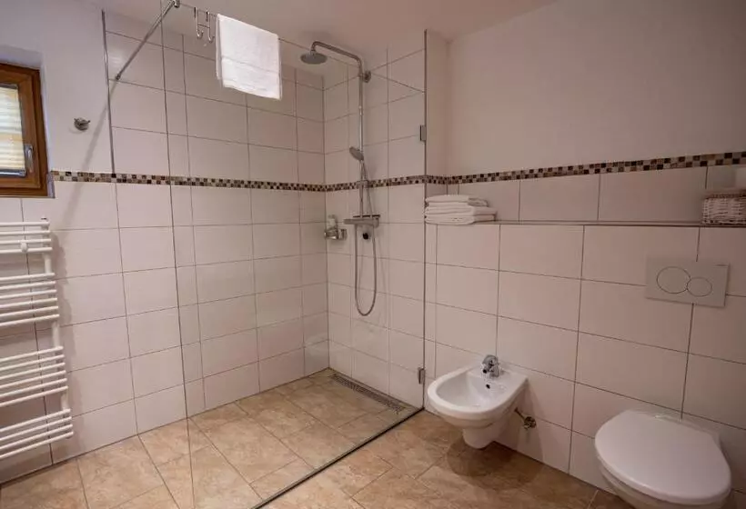 Hotelli & Chalets Lampllehen