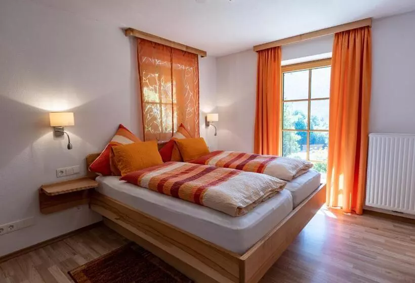 Hotelli & Chalets Lampllehen