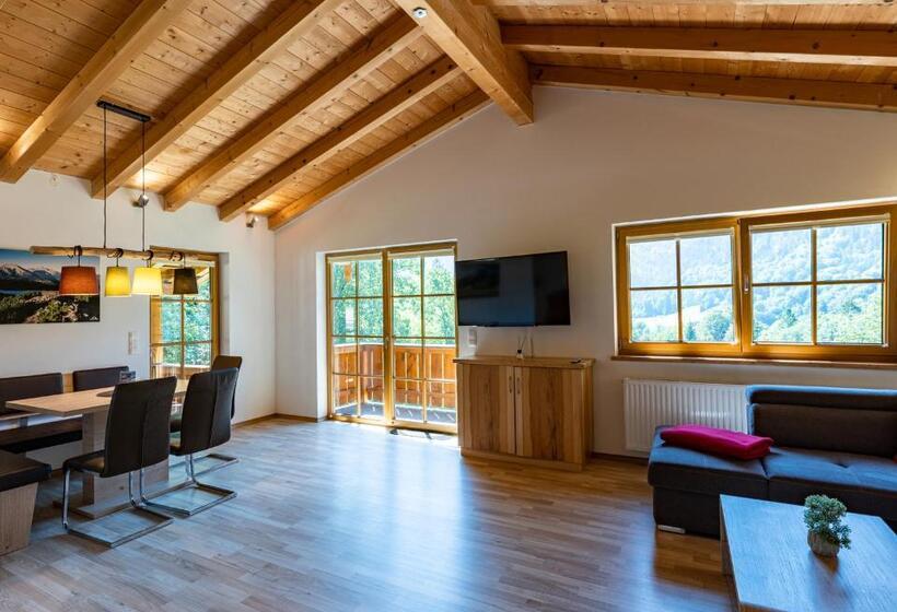 Hotel & Chalets Lampllehen