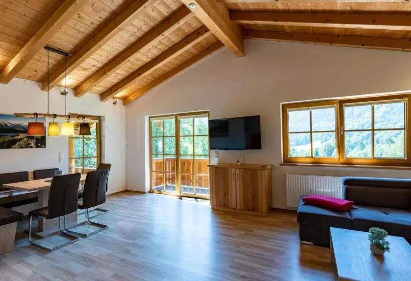 Hotelli & Chalets Lampllehen