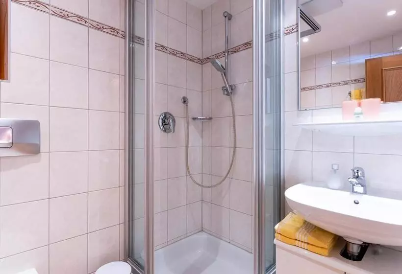 Hotelli & Chalets Lampllehen