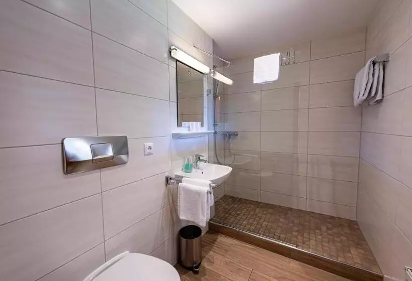 Hotelli & Chalets Lampllehen