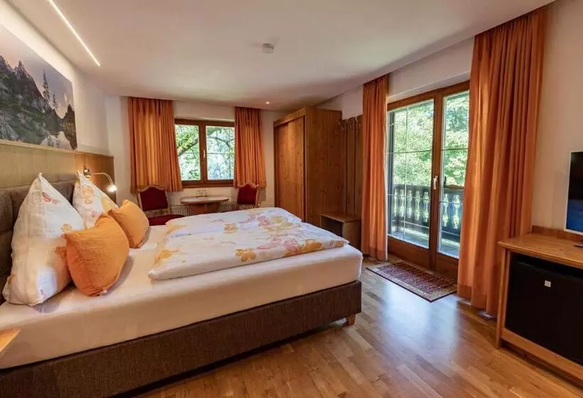 Hotelli & Chalets Lampllehen