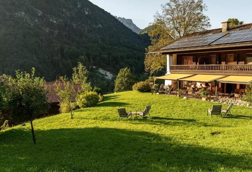 Hotelli & Chalets Lampllehen
